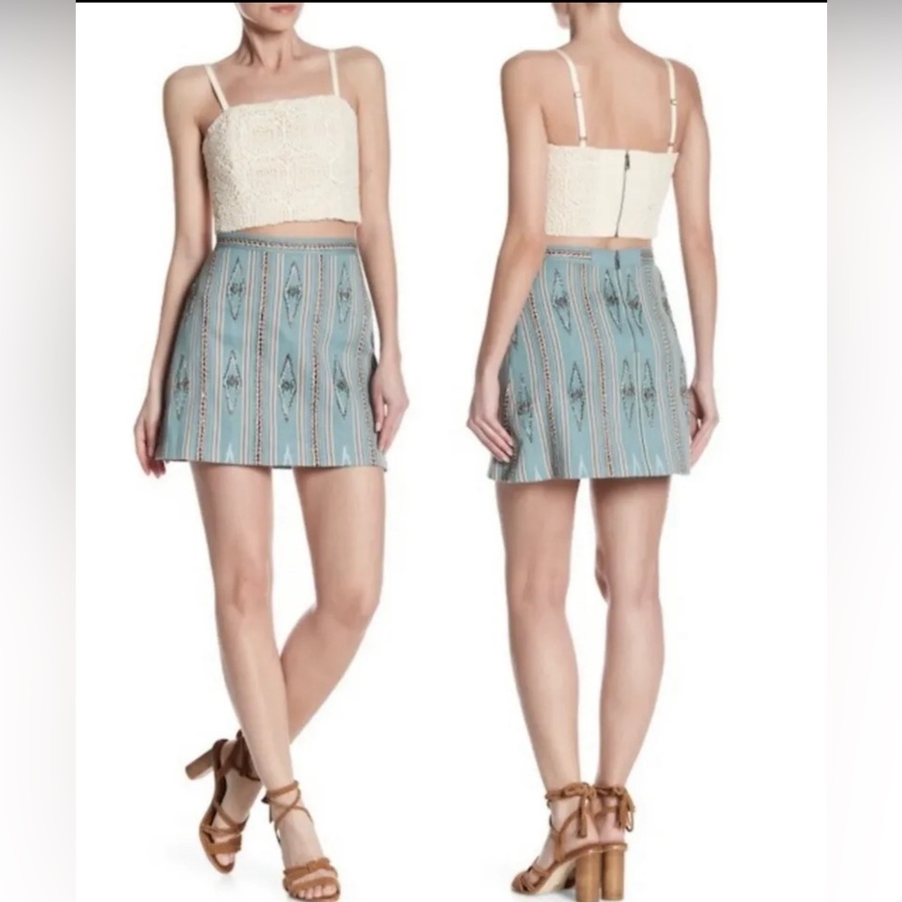 Alice + OliviaRiley Embellished Embroidered Mini Skirt Size 4 small
